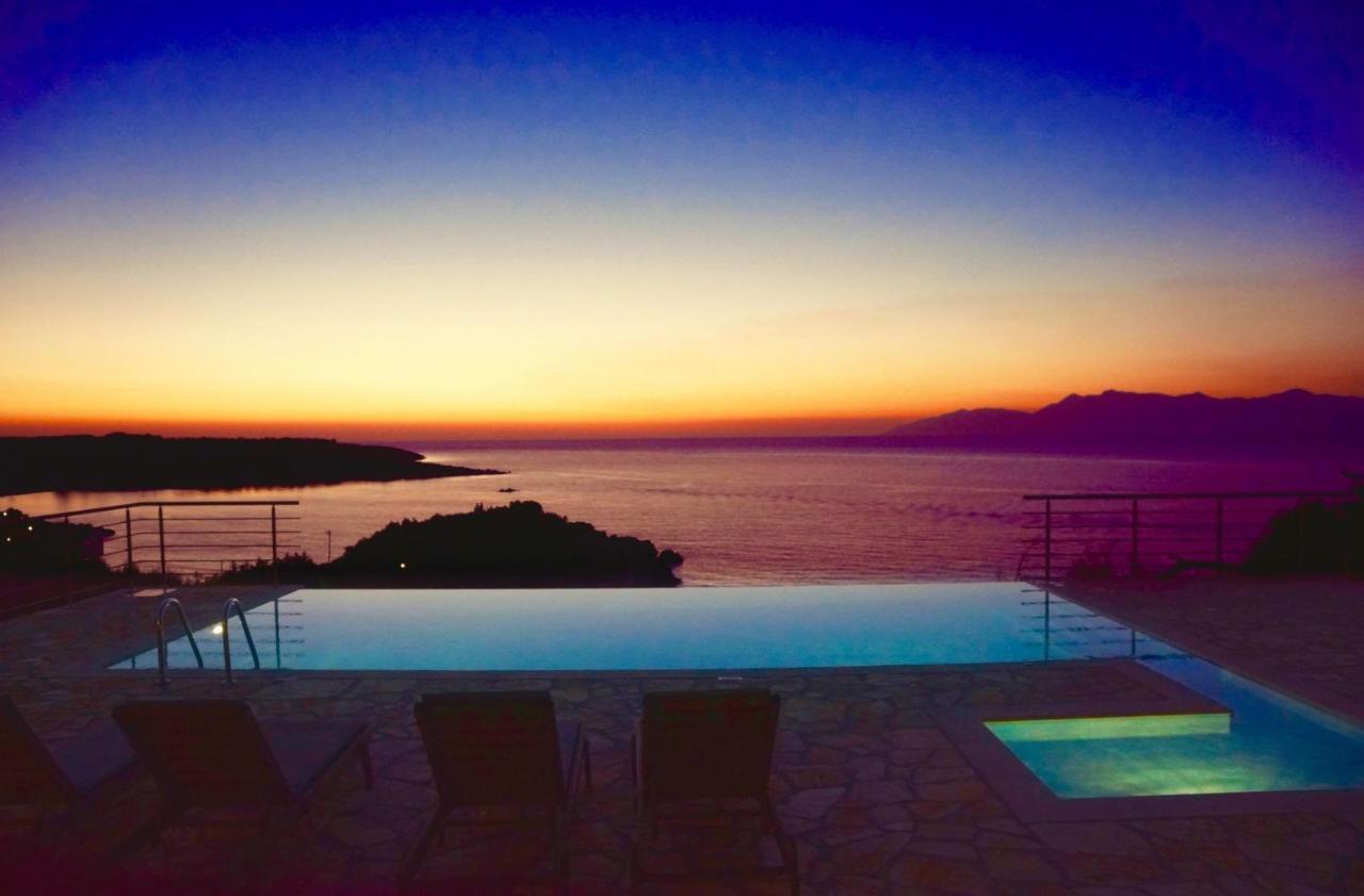 Beachfront Villa Seasun By Posarellivillas Agios Spyridon (Corfu) Exterior foto