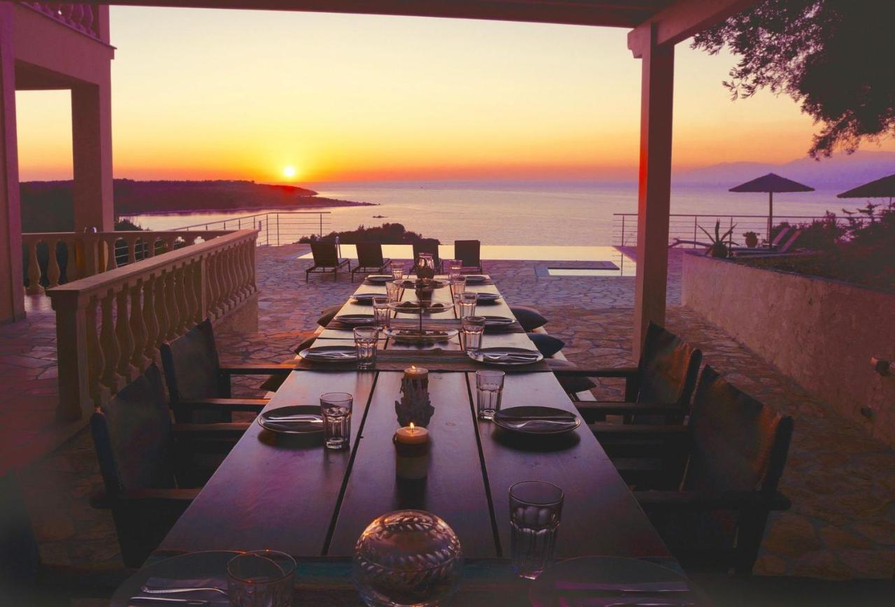 Beachfront Villa Seasun By Posarellivillas Agios Spyridon (Corfu) Exterior foto