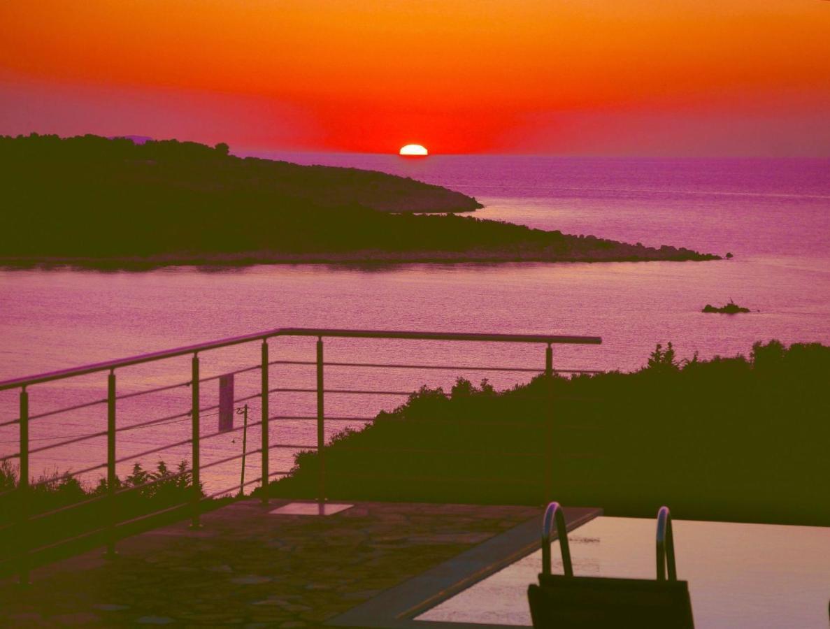 Beachfront Villa Seasun By Posarellivillas Agios Spyridon (Corfu) Exterior foto