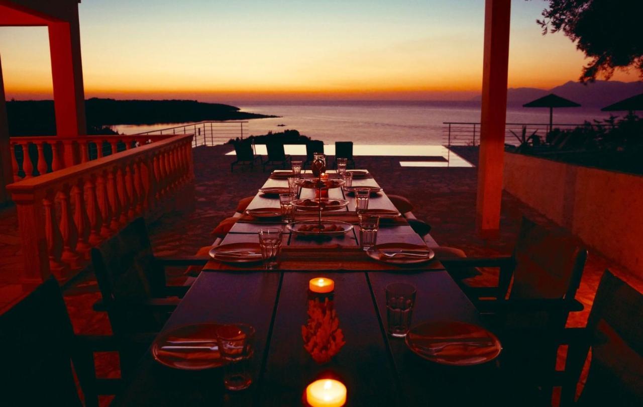Beachfront Villa Seasun By Posarellivillas Agios Spyridon (Corfu) Exterior foto