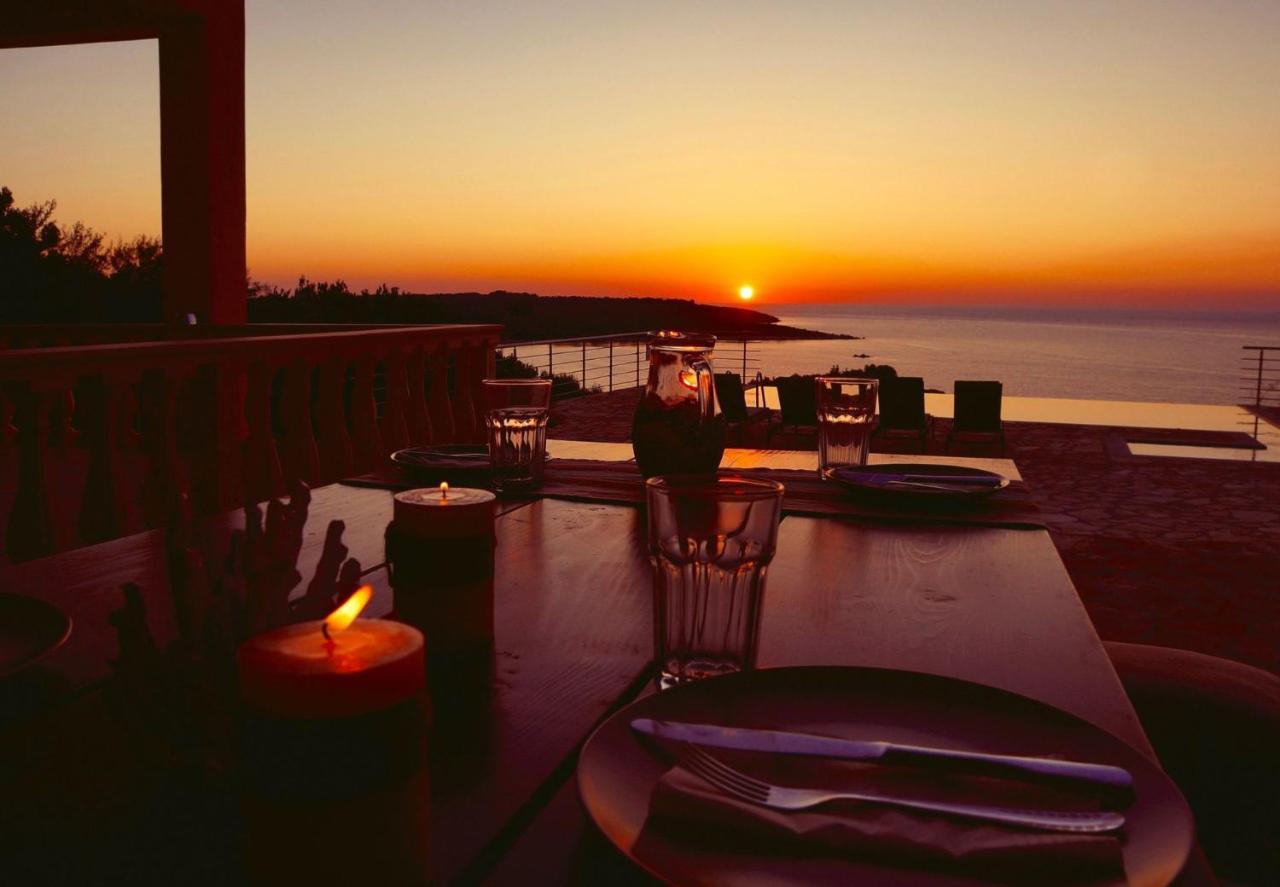 Beachfront Villa Seasun By Posarellivillas Agios Spyridon (Corfu) Exterior foto