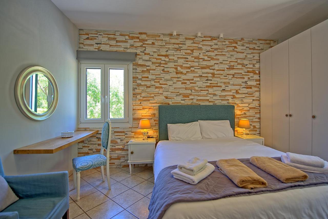 Beachfront Villa Seasun By Posarellivillas Agios Spyridon (Corfu) Exterior foto