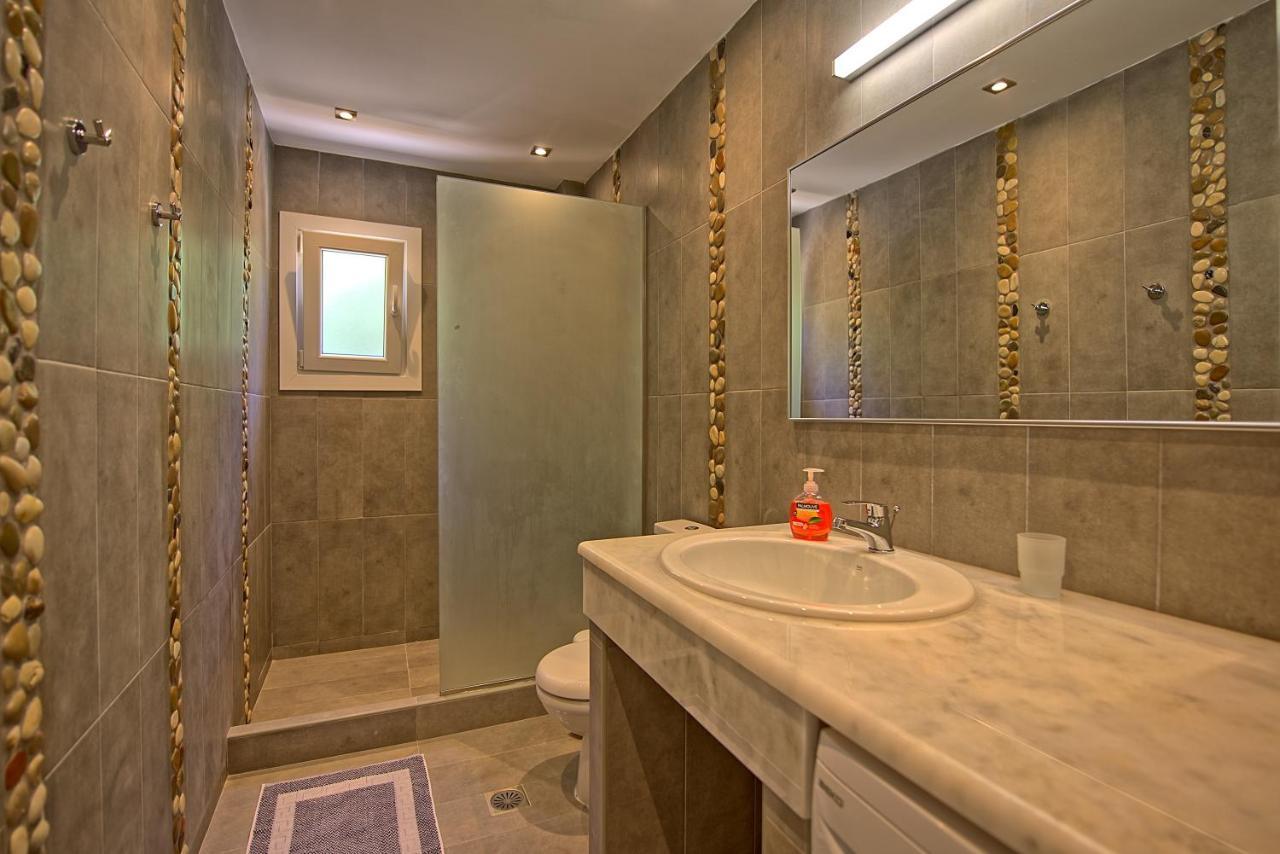 Beachfront Villa Seasun By Posarellivillas Agios Spyridon (Corfu) Exterior foto