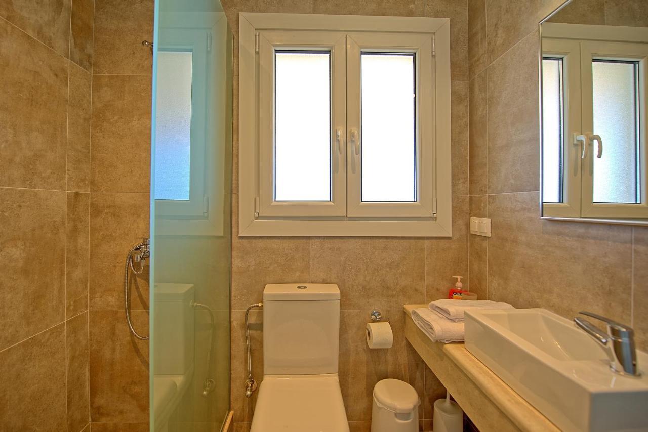 Beachfront Villa Seasun By Posarellivillas Agios Spyridon (Corfu) Exterior foto