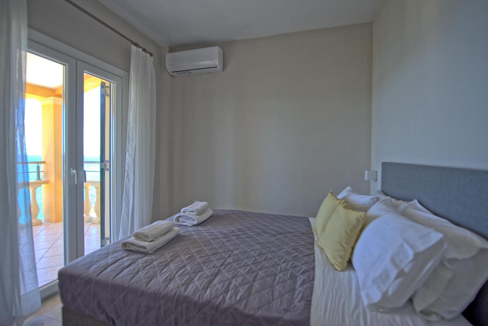Beachfront Villa Seasun By Posarellivillas Agios Spyridon (Corfu) Exterior foto