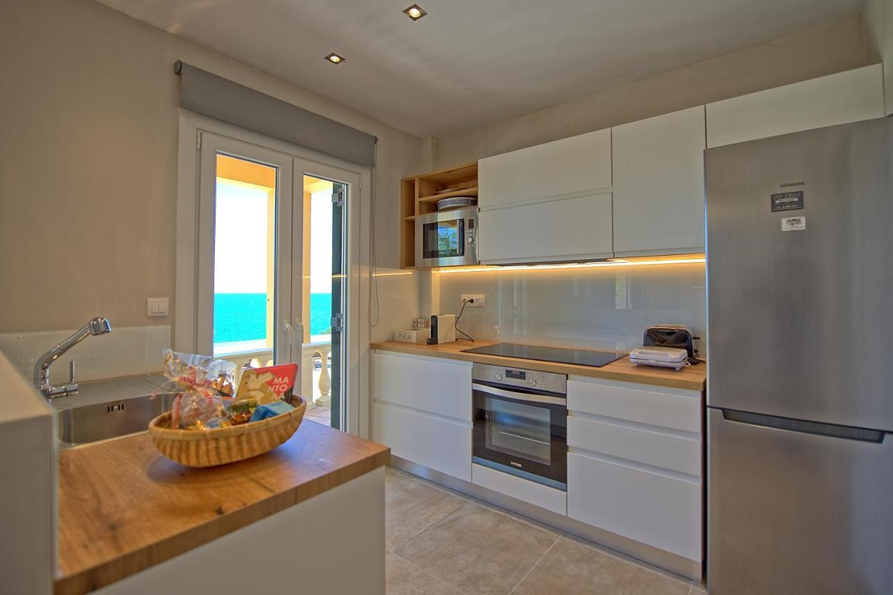 Beachfront Villa Seasun By Posarellivillas Agios Spyridon (Corfu) Exterior foto