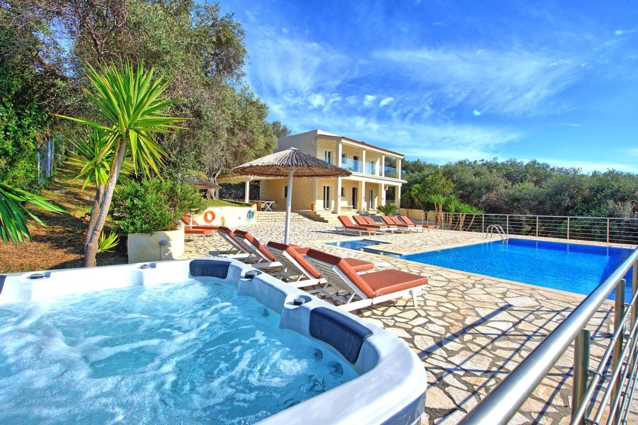 Beachfront Villa Seasun By Posarellivillas Agios Spyridon (Corfu) Exterior foto