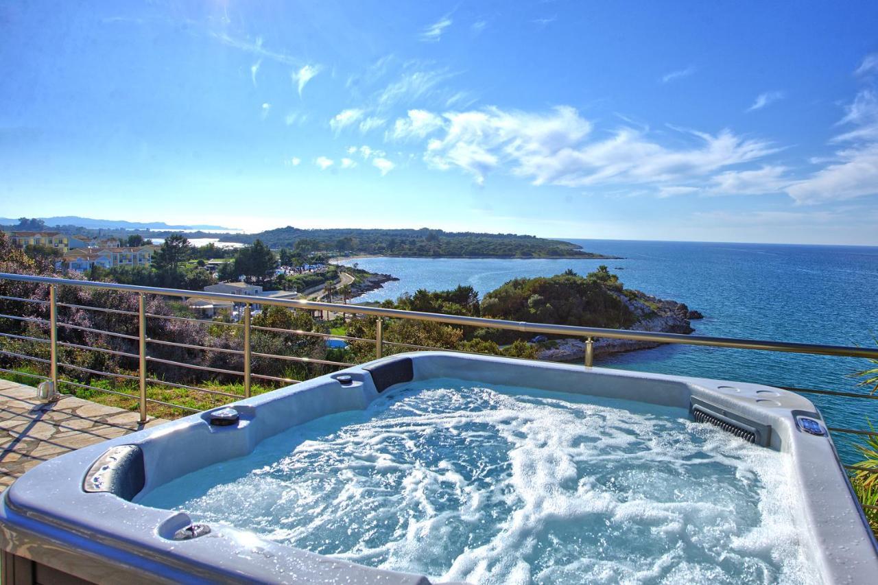 Beachfront Villa Seasun By Posarellivillas Agios Spyridon (Corfu) Exterior foto