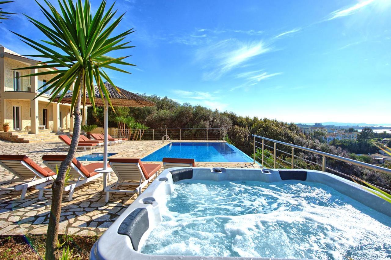 Beachfront Villa Seasun By Posarellivillas Agios Spyridon (Corfu) Exterior foto