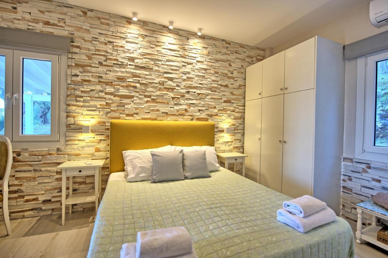 Beachfront Villa Seasun By Posarellivillas Agios Spyridon (Corfu) Exterior foto