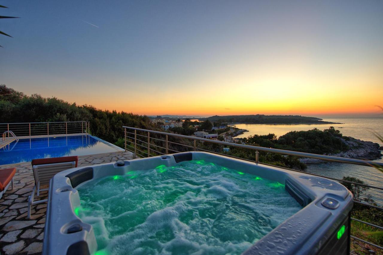 Beachfront Villa Seasun By Posarellivillas Agios Spyridon (Corfu) Exterior foto