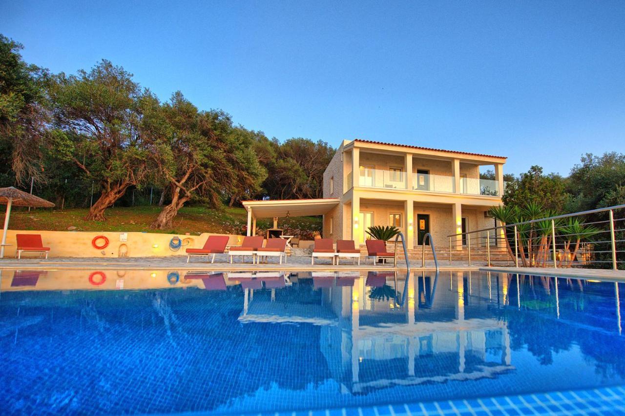 Beachfront Villa Seasun By Posarellivillas Agios Spyridon (Corfu) Exterior foto