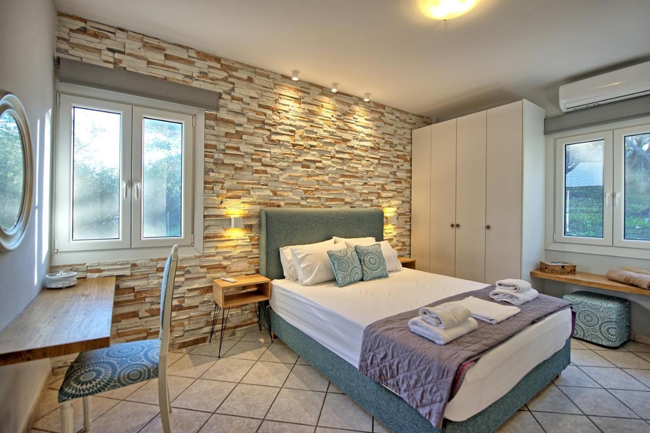 Beachfront Villa Seasun By Posarellivillas Agios Spyridon (Corfu) Exterior foto
