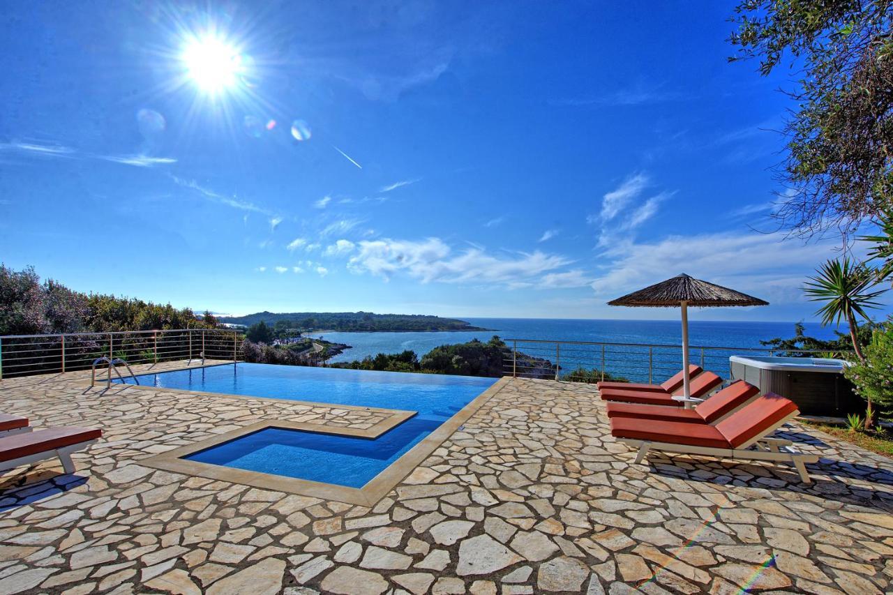 Beachfront Villa Seasun By Posarellivillas Agios Spyridon (Corfu) Exterior foto