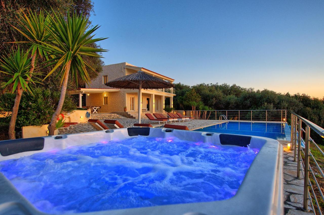 Beachfront Villa Seasun By Posarellivillas Agios Spyridon (Corfu) Exterior foto