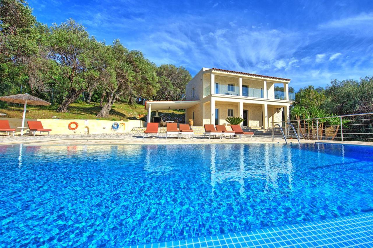 Beachfront Villa Seasun By Posarellivillas Agios Spyridon (Corfu) Exterior foto