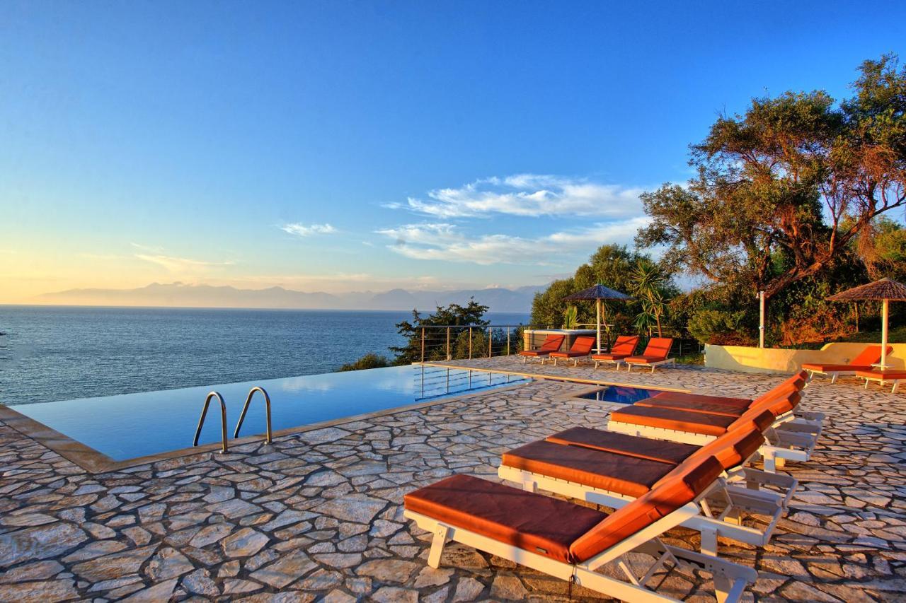Beachfront Villa Seasun By Posarellivillas Agios Spyridon (Corfu) Exterior foto