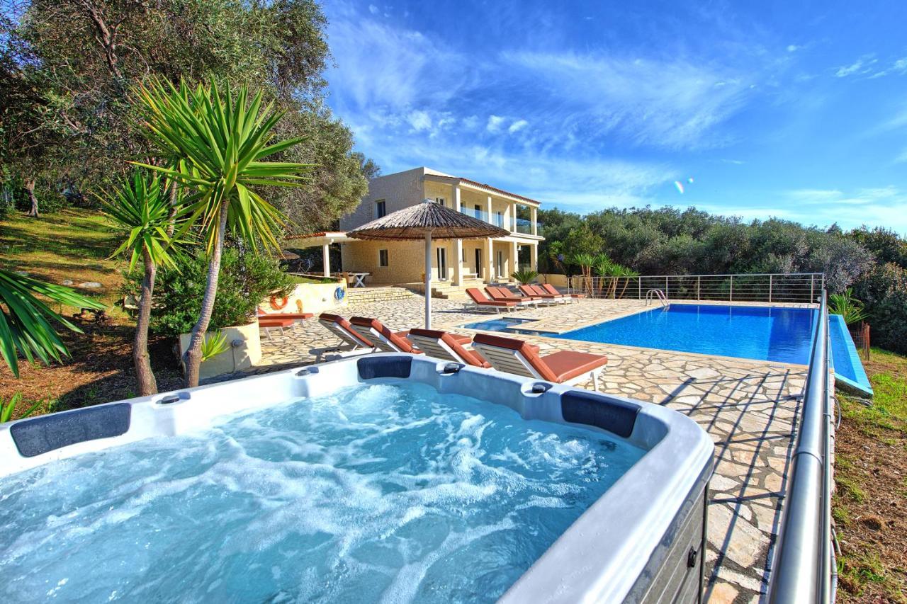 Beachfront Villa Seasun By Posarellivillas Agios Spyridon (Corfu) Exterior foto